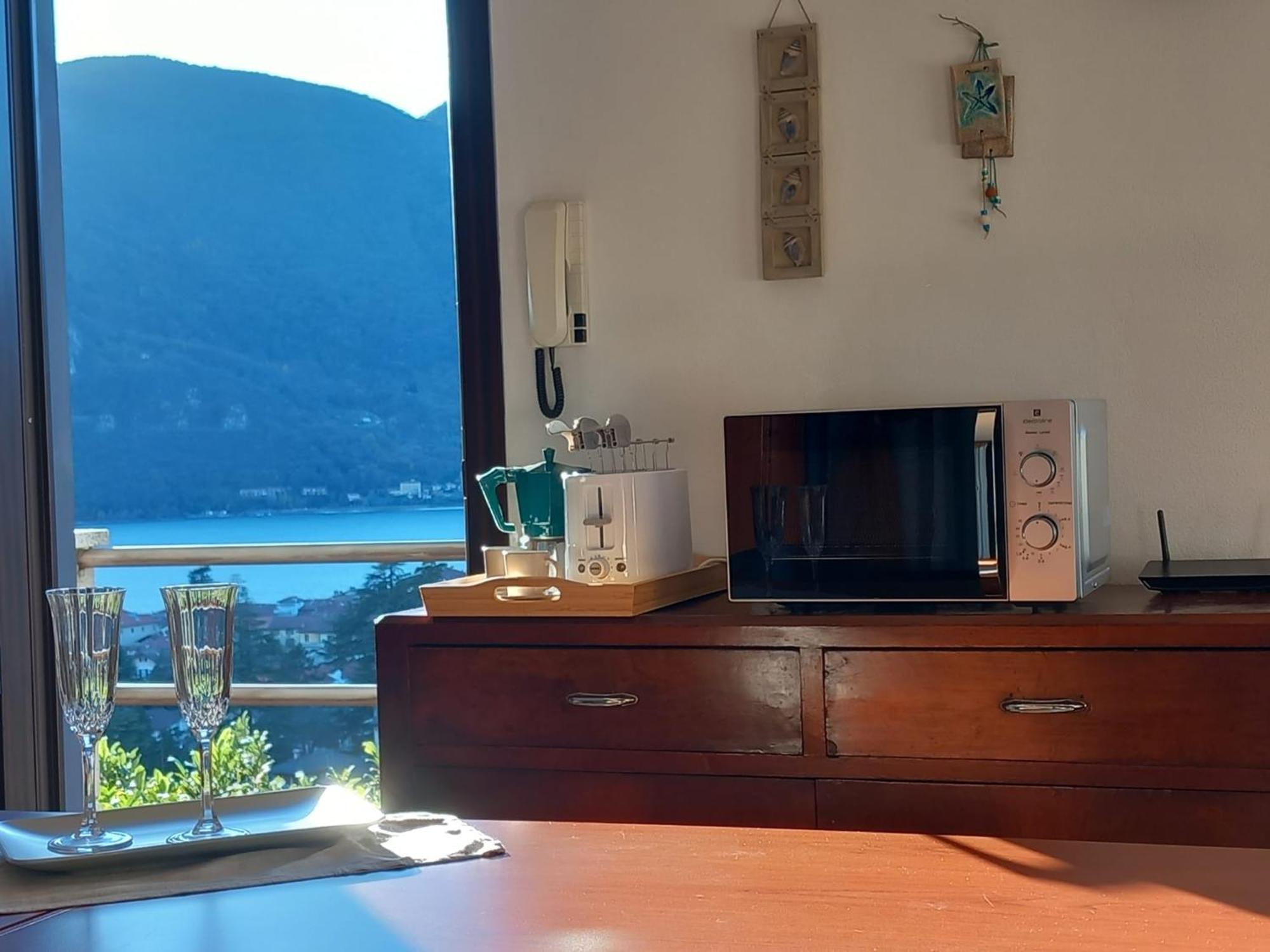 Lake And Guzzi View - Holiday Home Манделло-дель-Ларіо Екстер'єр фото