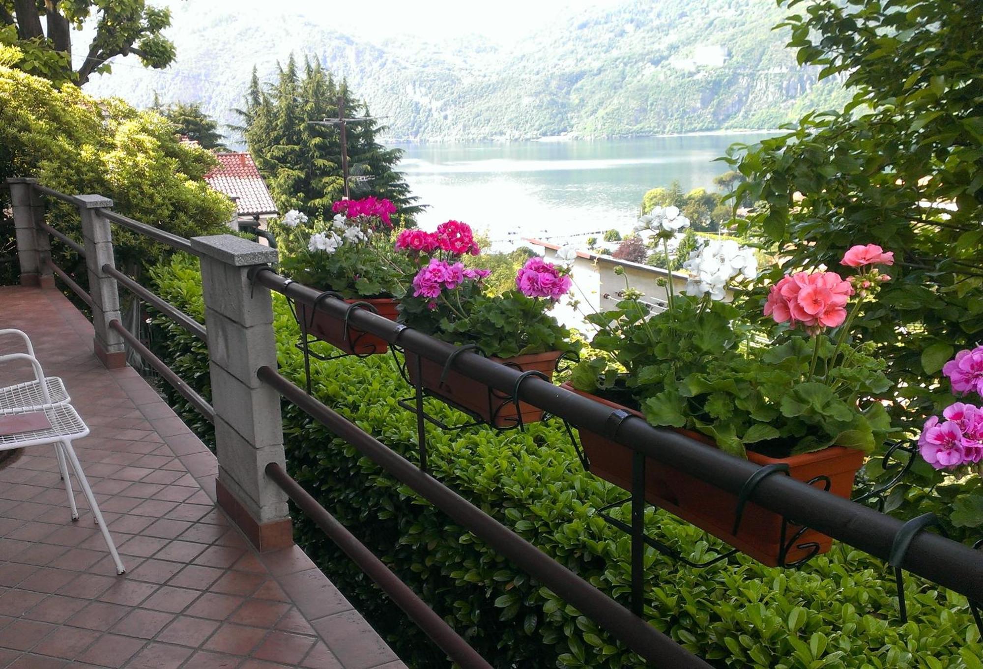 Lake And Guzzi View - Holiday Home Манделло-дель-Ларіо Екстер'єр фото