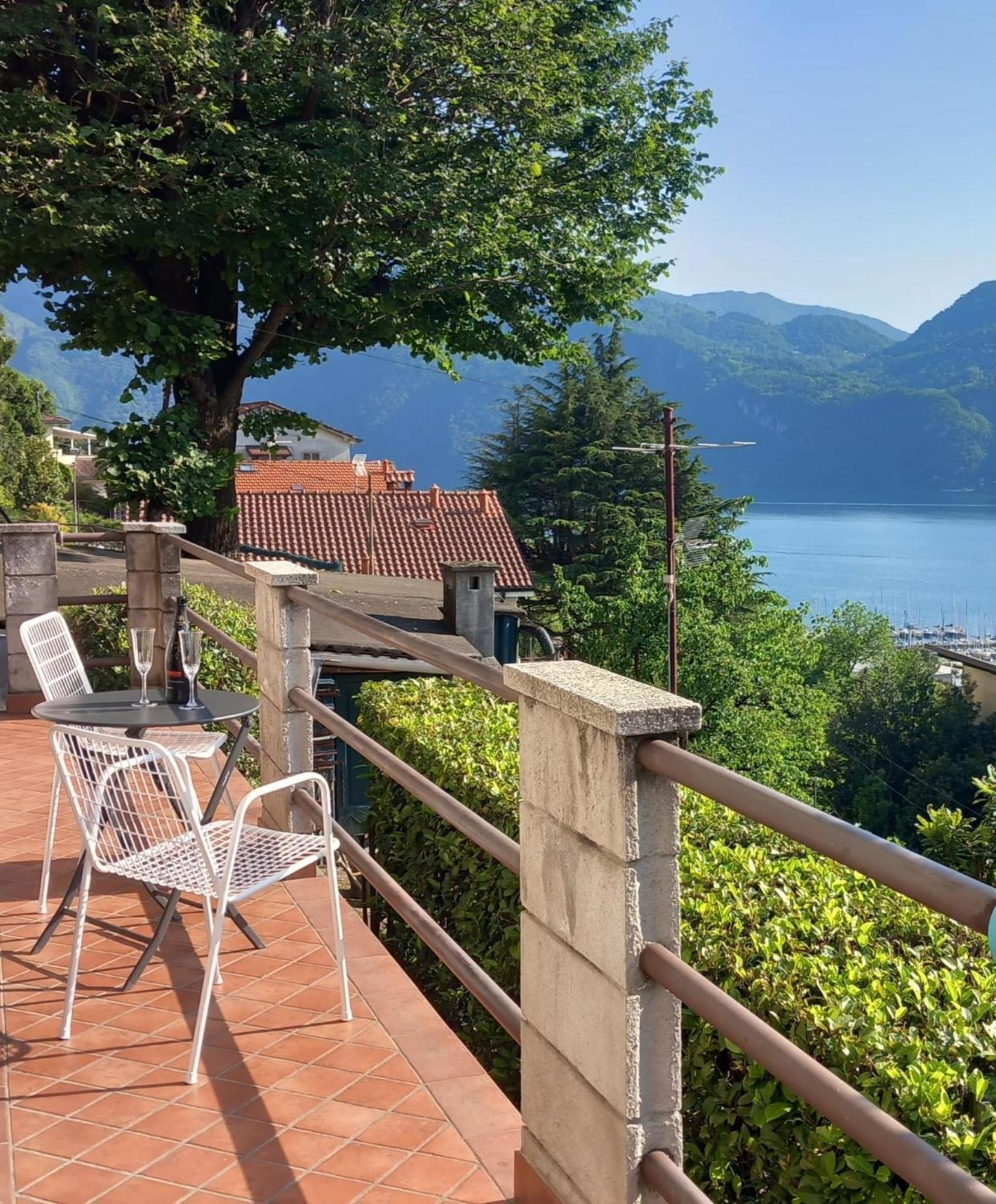 Lake And Guzzi View - Holiday Home Манделло-дель-Ларіо Екстер'єр фото