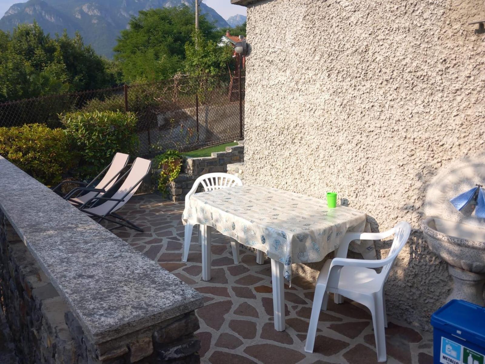 Lake And Guzzi View - Holiday Home Манделло-дель-Ларіо Екстер'єр фото